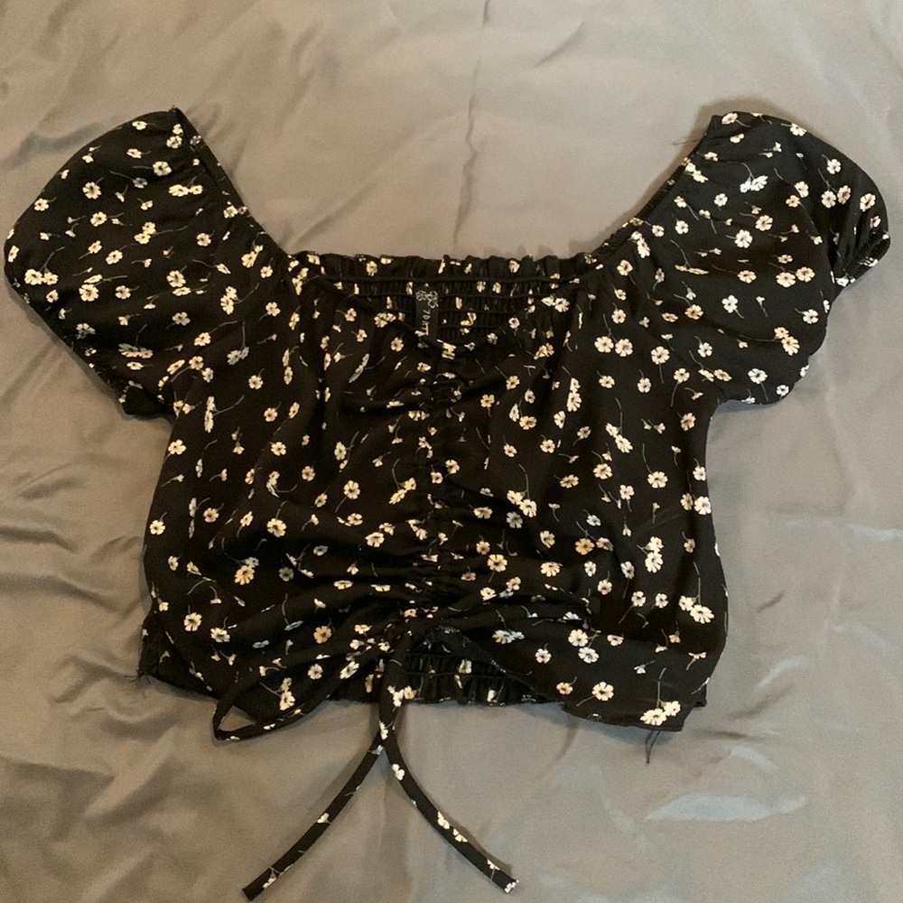 Cute cropped top!